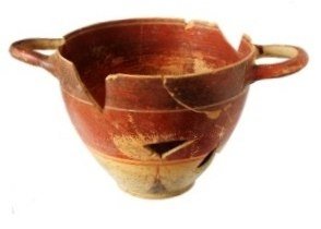 Corinthian tall cup (kotyle) from the cella of Temple V.d. of the Athenaion on the Timpone della Motta), height 8 cm, second half 7th century BC. Now in the Archaeological Museum at Sibari. Corinthian tall cup (kotyle) from the cella of Temple V.d. of the Athenaion on the Timpone della Motta), height 8 cm, second half 7th century BC. Now in the Archaeological Museum at Sibari.